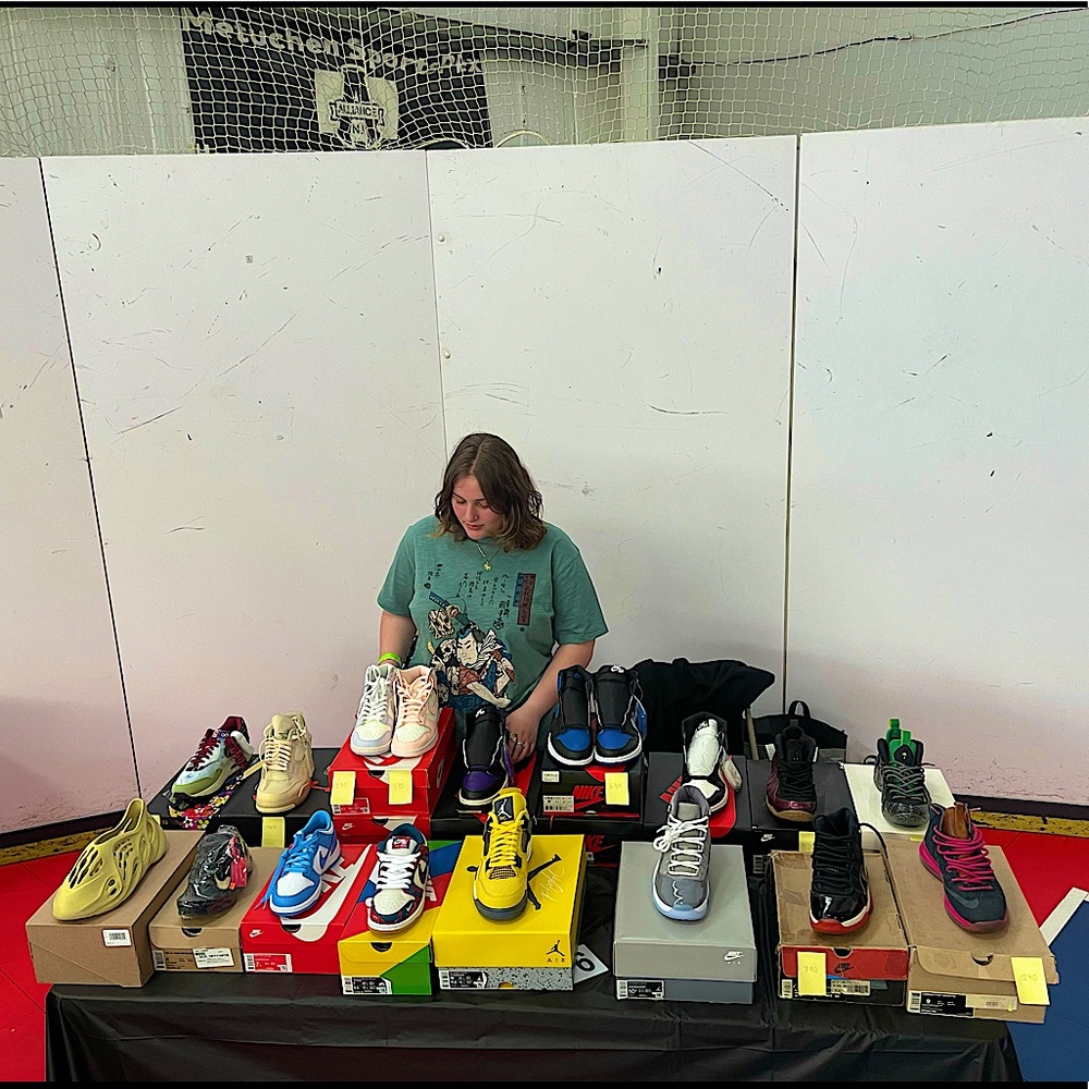 I touch pairs I got alot more than this hmu if serious interested show love  ❤️